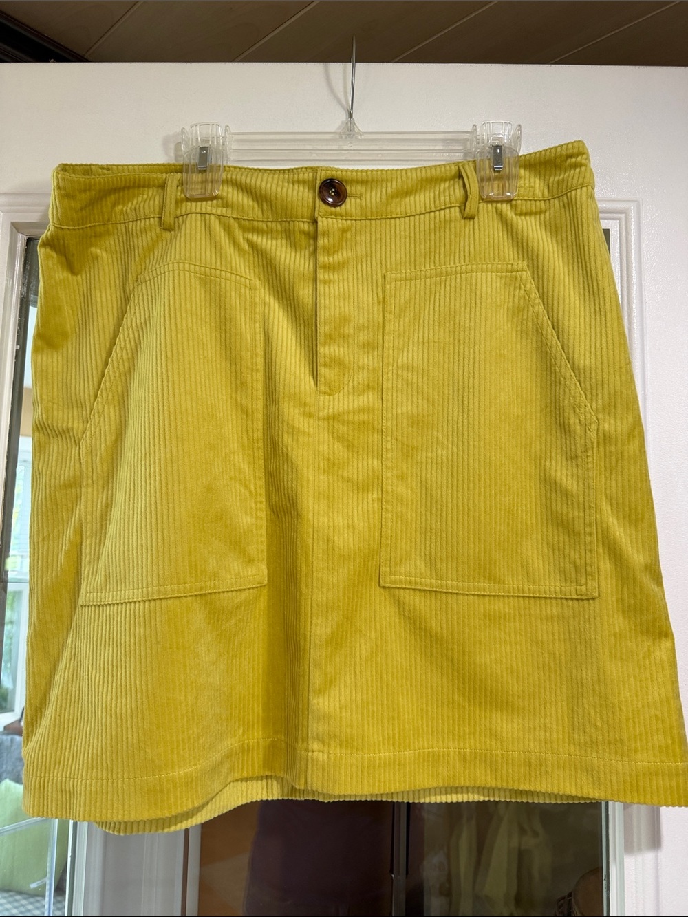 Vero Moda corduroy pencil skirt above knee K curve - size 16 - celery green NWT